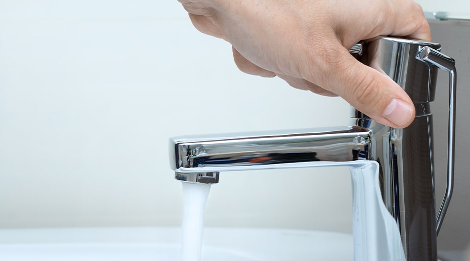 How to shut off your home’s water supply and drain your pipes to